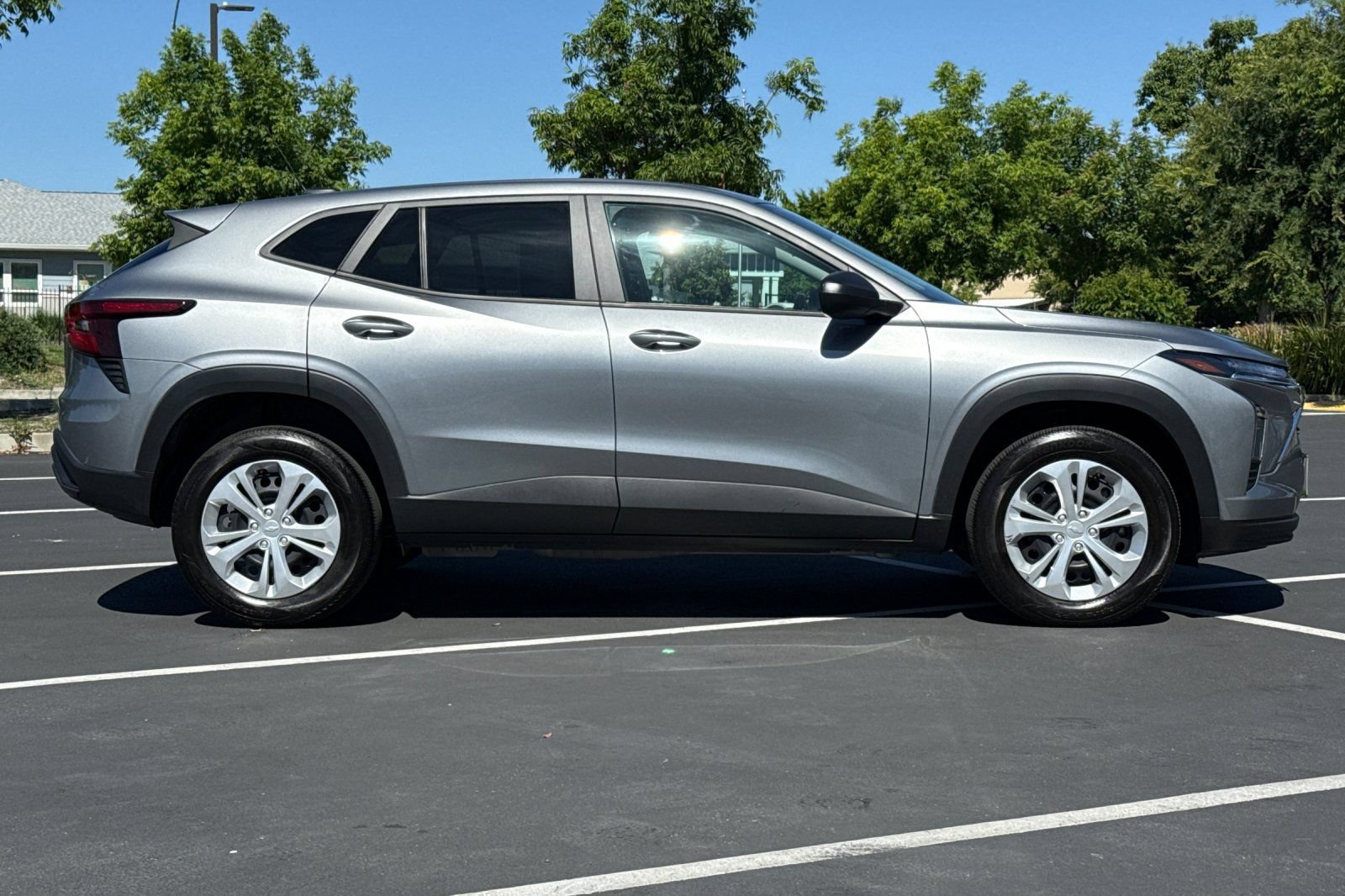 Used 2025 Chevrolet Trax LS FWD image 10