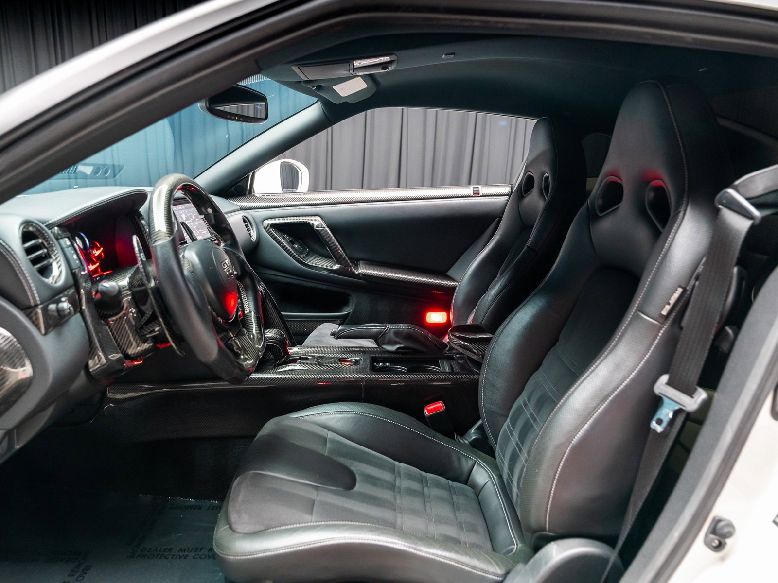 Used 2015 Nissan GT-R Premium image 39