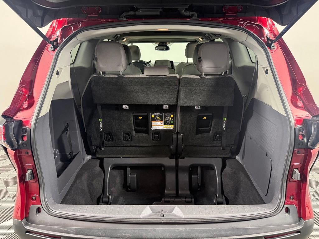 Used 2021 Toyota Sienna LE w/ LE Plus Package FWD image 11