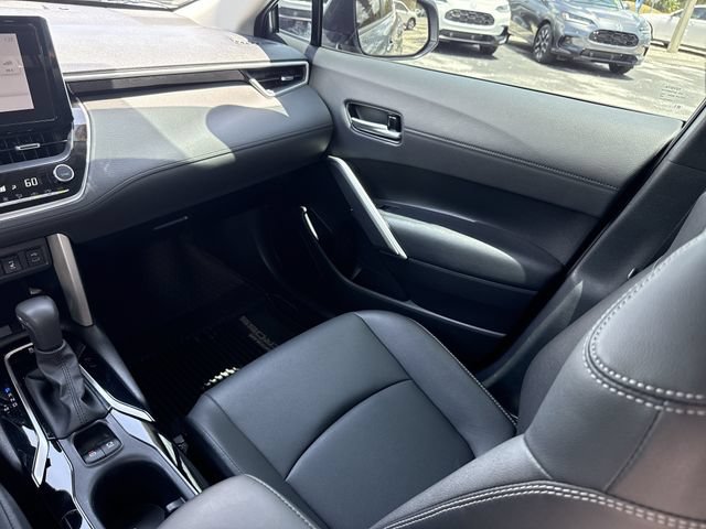 Used 2024 Toyota Corolla Cross XLE w/ Convenience Package AWD/4WD image 23