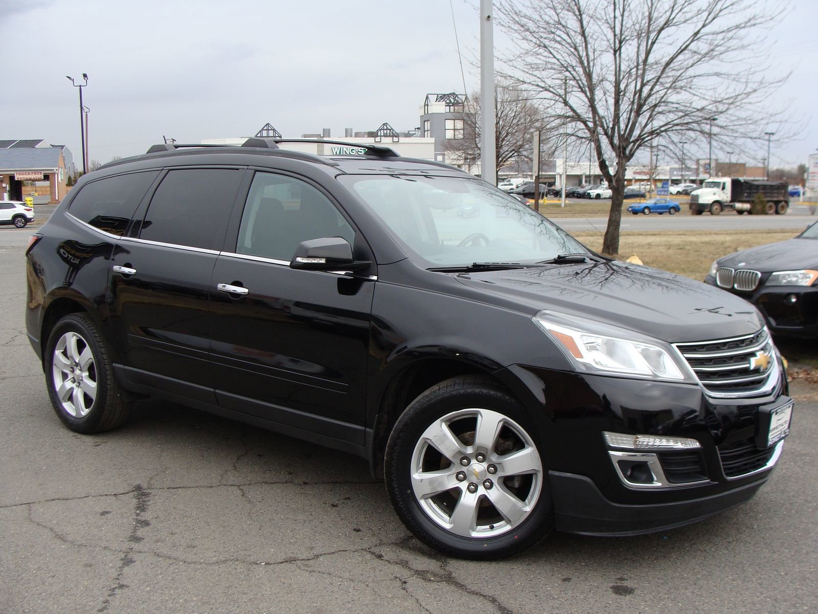 Used 2017 Chevrolet Traverse LT w/ Style and Technology Package image 1