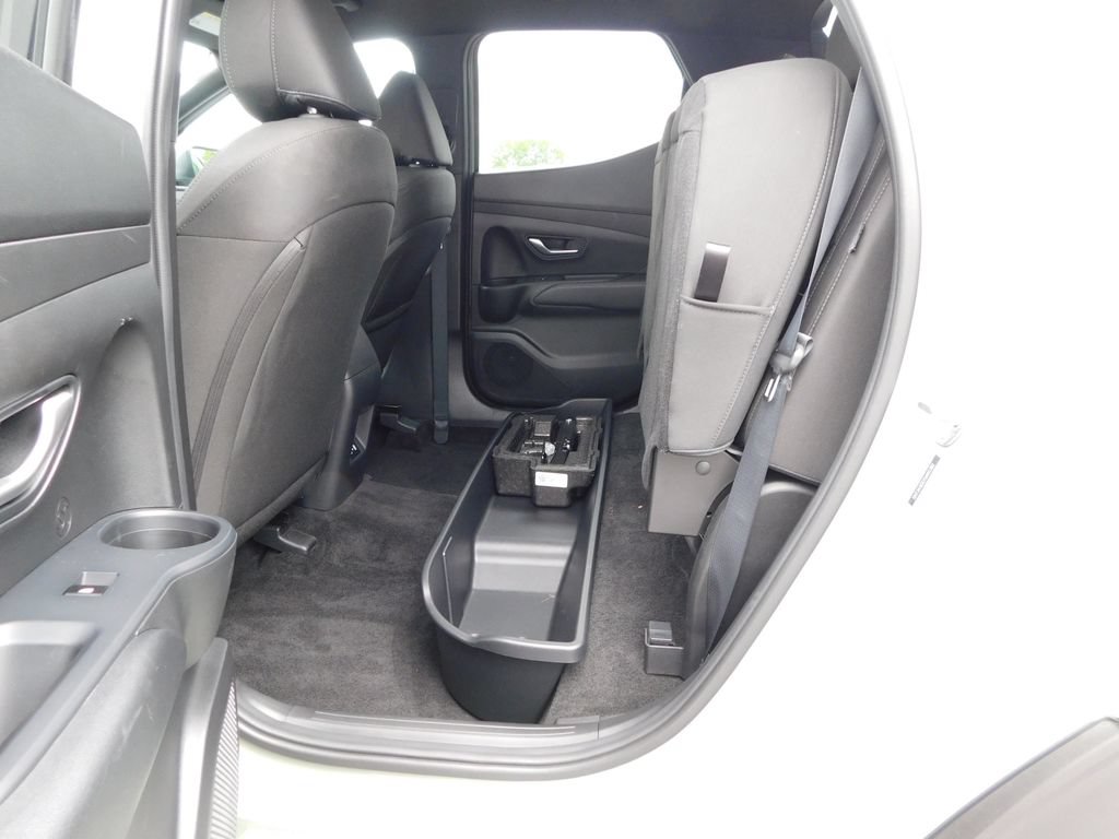 Used 2025 Hyundai Santa Cruz SE FWD image 23