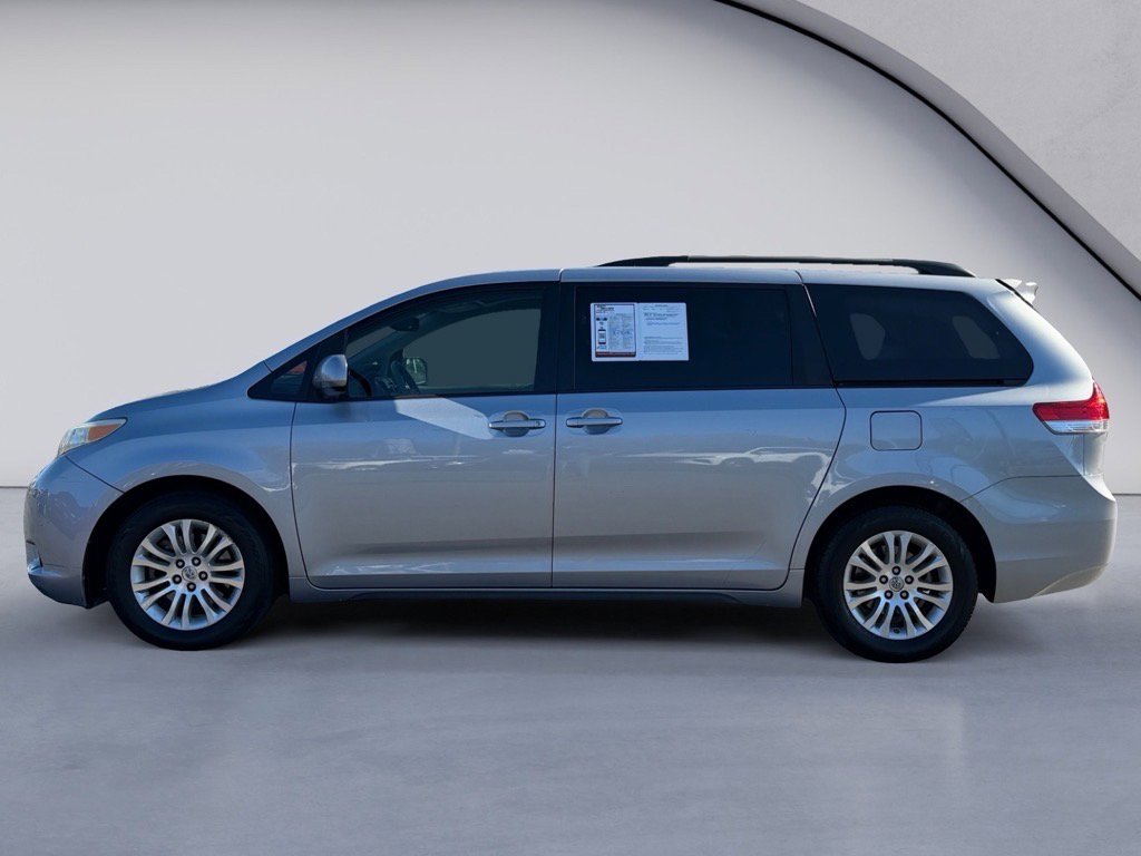 Used 2013 Toyota Sienna XLE video 2