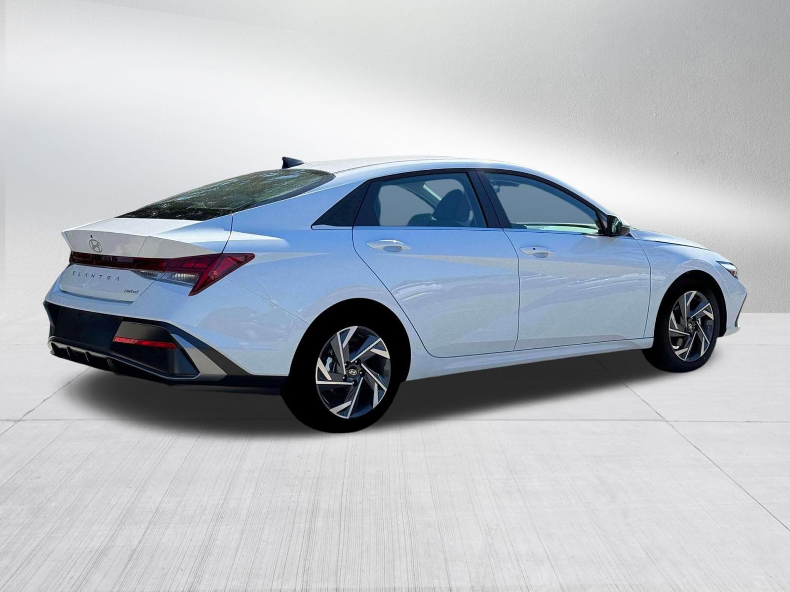 New 2026 Hyundai Elantra Limited image 7