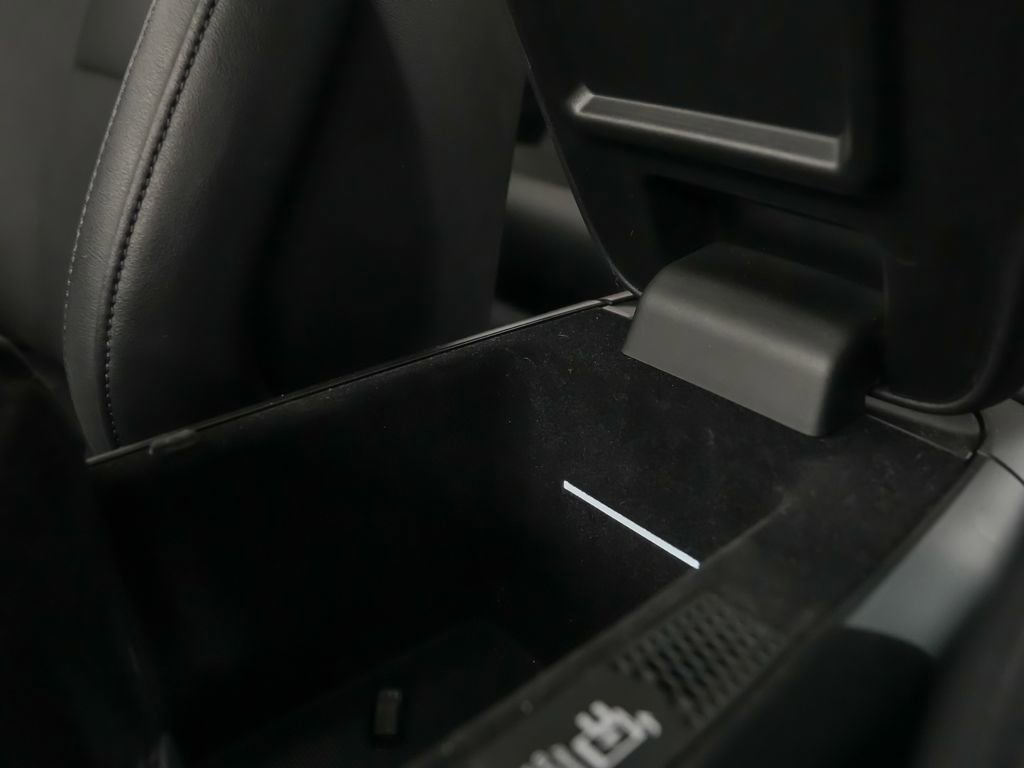 Used 2023 Porsche Taycan 4S w/ Performance Package image 35