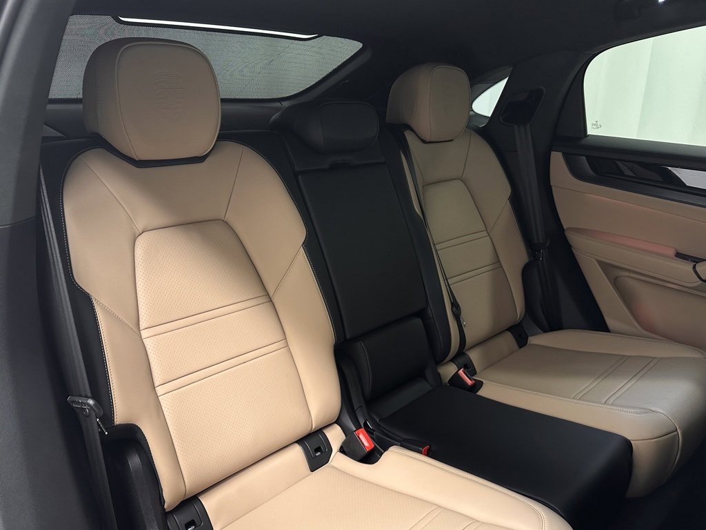 Used 2025 Porsche Cayenne GTS image 22