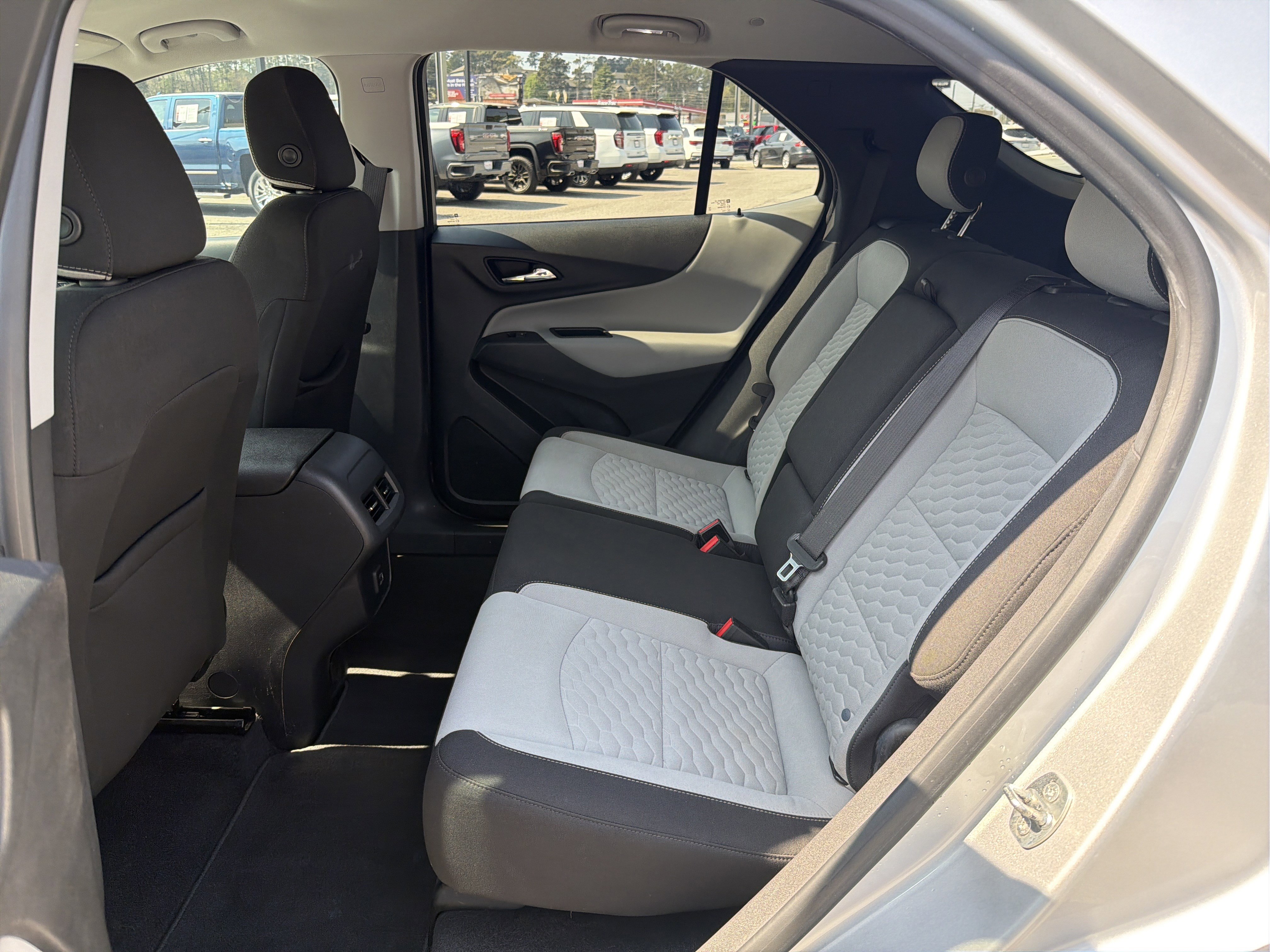 Used 2020 Chevrolet Equinox LT FWD image 23