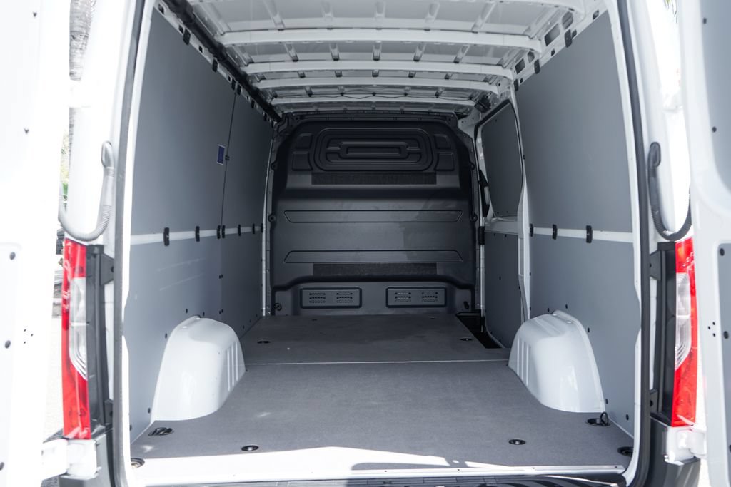 Used 2024 Mercedes-Benz Sprinter 2500 image 8