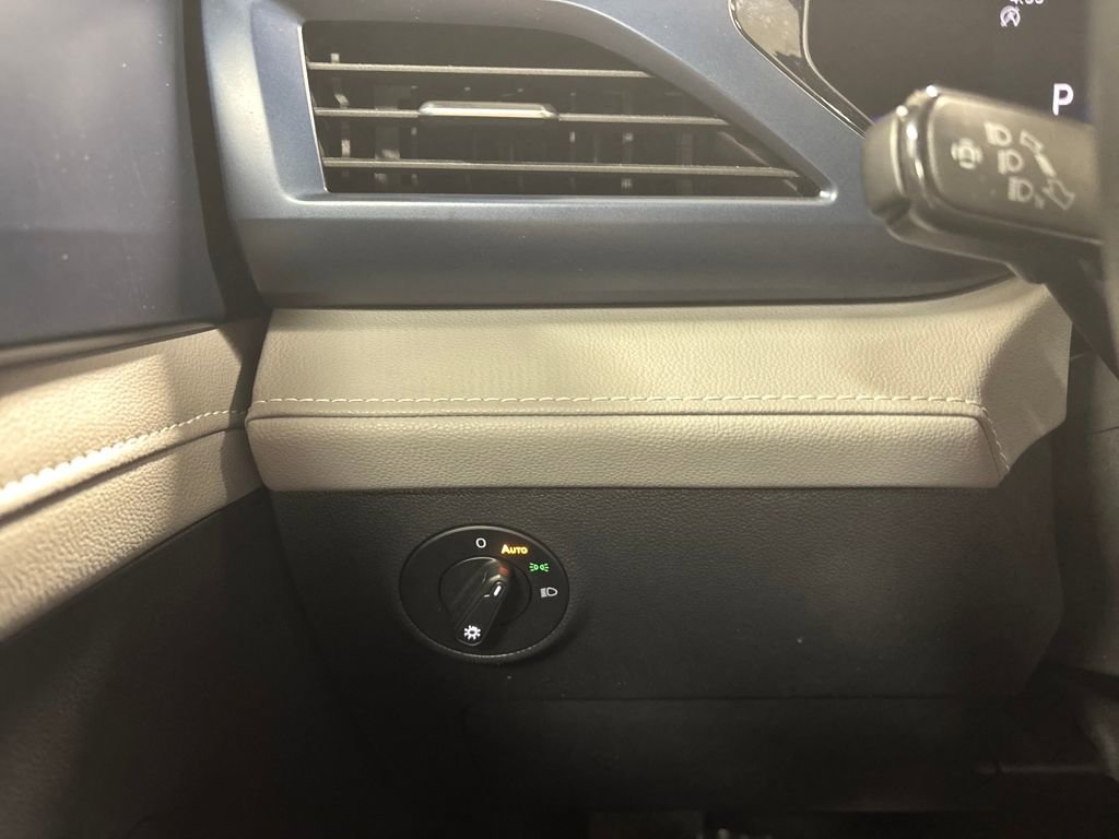 Used 2023 Volkswagen Taos SE image 26