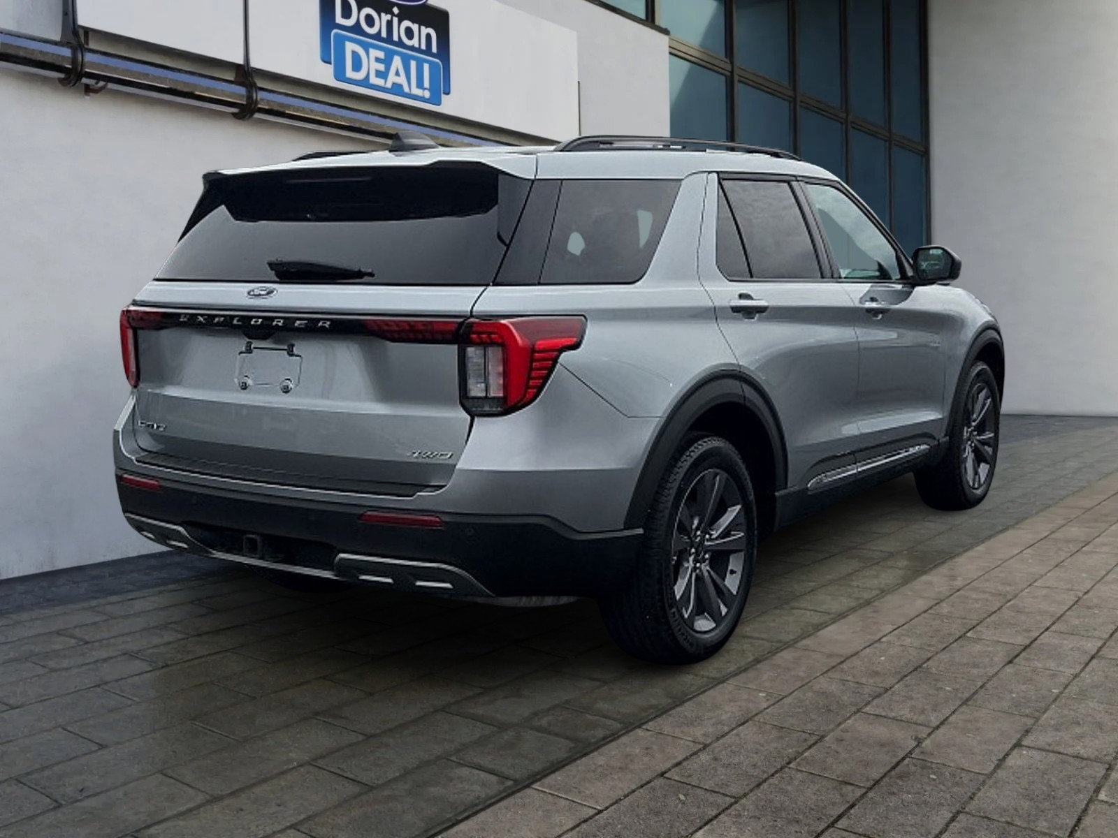 Certified 2025 Ford Explorer Active w/ Active Comfort Package AWD/4WD image 3