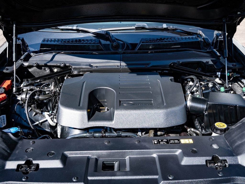 Used 2023 Land Rover Defender 130 X-Dynamic SE image 46