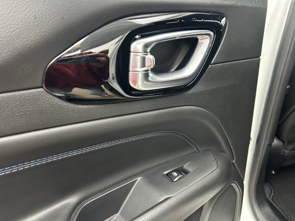 Used 2025 Jeep Compass Latitude w/ Altitude Special Edition image 25