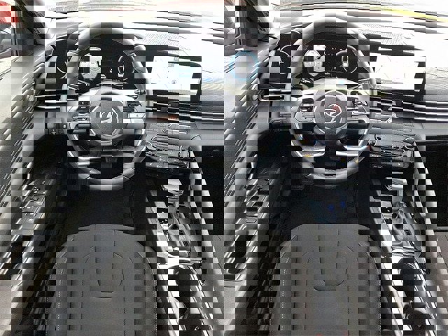 Certified 2024 Hyundai Elantra SEL w/ Convenience Package image 11