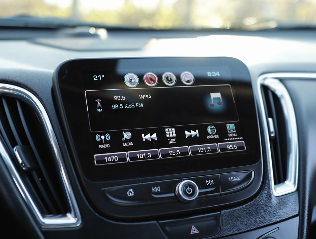 Used 2017 Chevrolet Malibu LT w/ Leather Package image 12