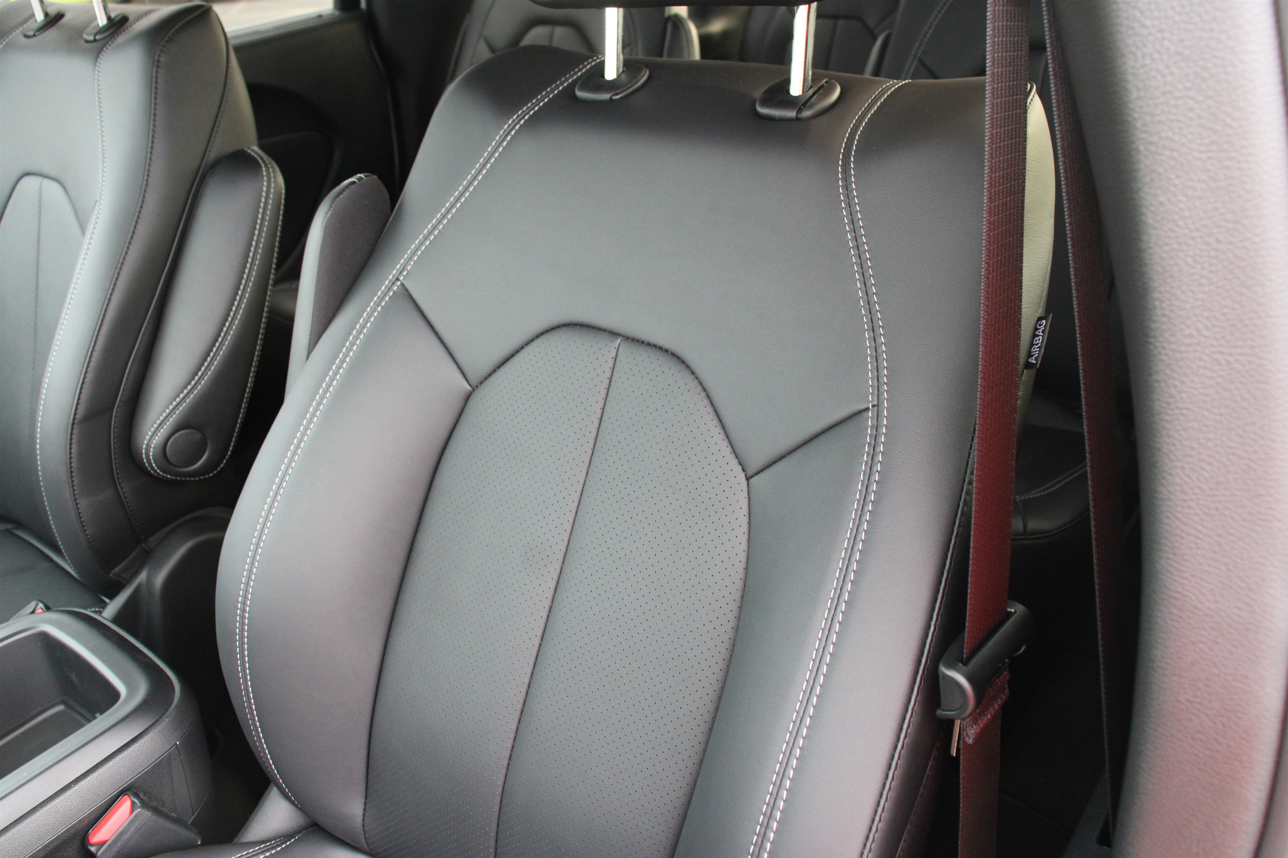 New 2026 Chrysler Pacifica Select image 4