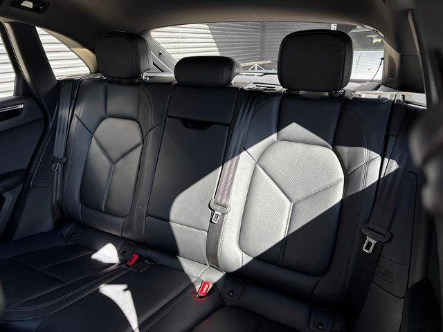 Used 2025 Porsche Macan AWD/4WD image 25
