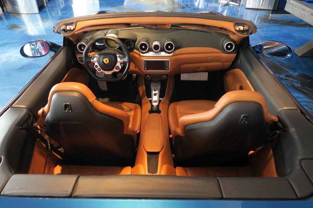 Used 2016 Ferrari California T RWD image 28