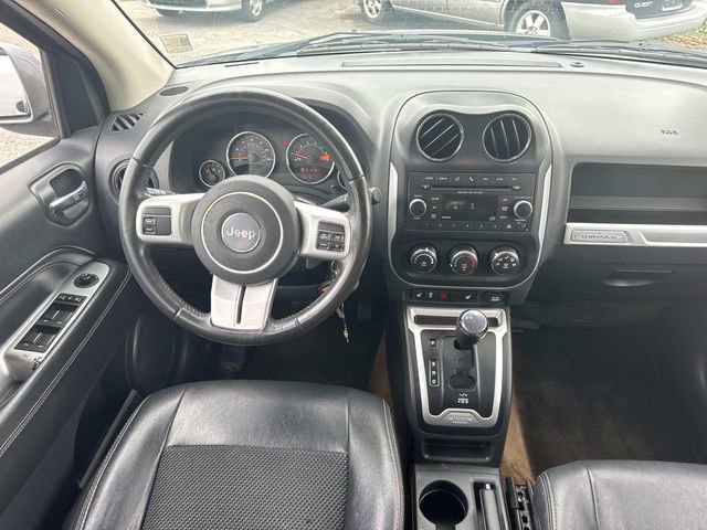 Used 2016 Jeep Compass Latitude FWD image 17