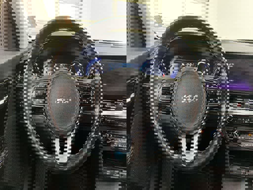 Used 2022 Kia Niro EX w/ Cold Weather Package image 21