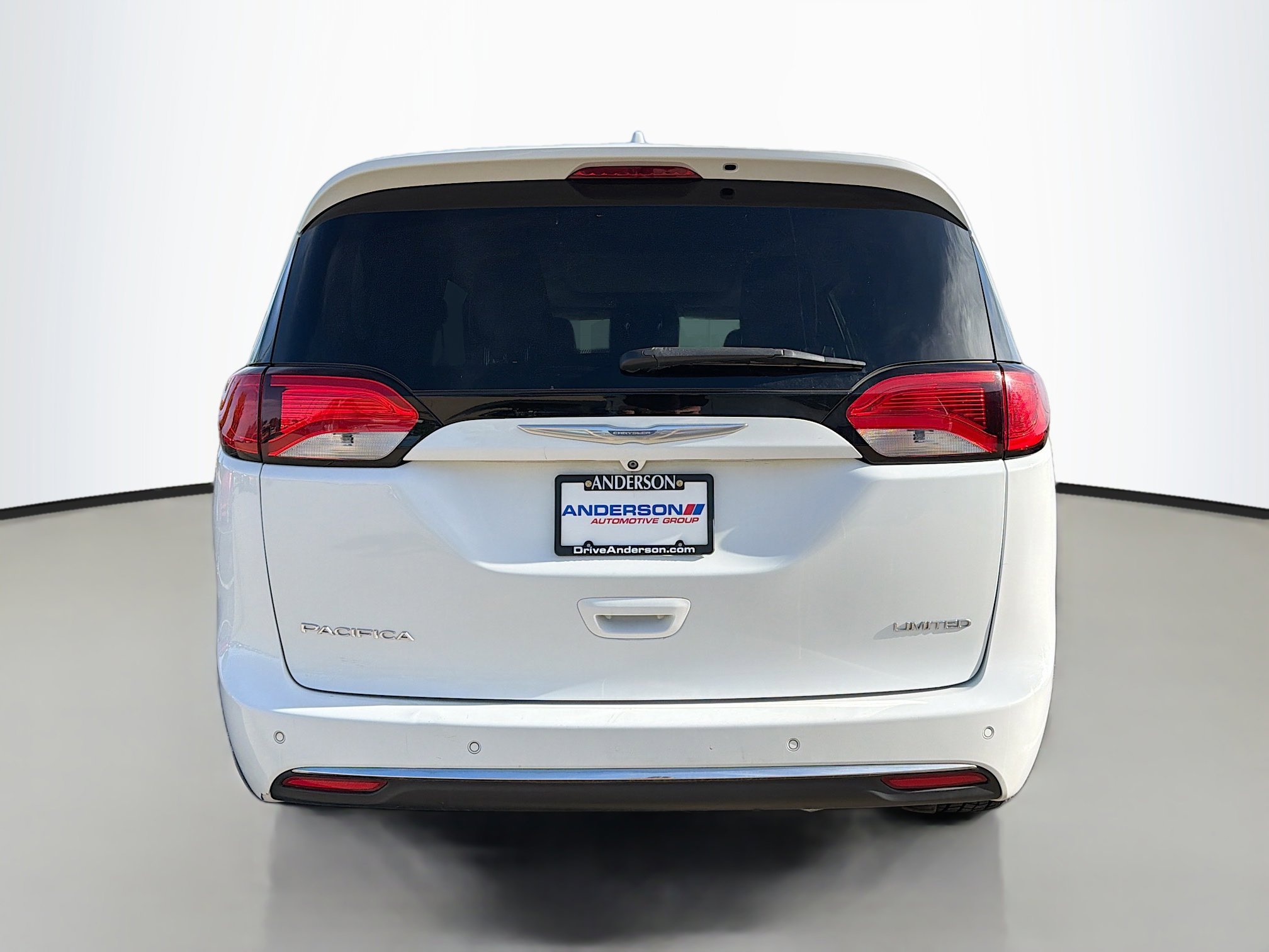 Used 2017 Chrysler Pacifica Limited w/ Advanced Safetytec Group FWD image 18