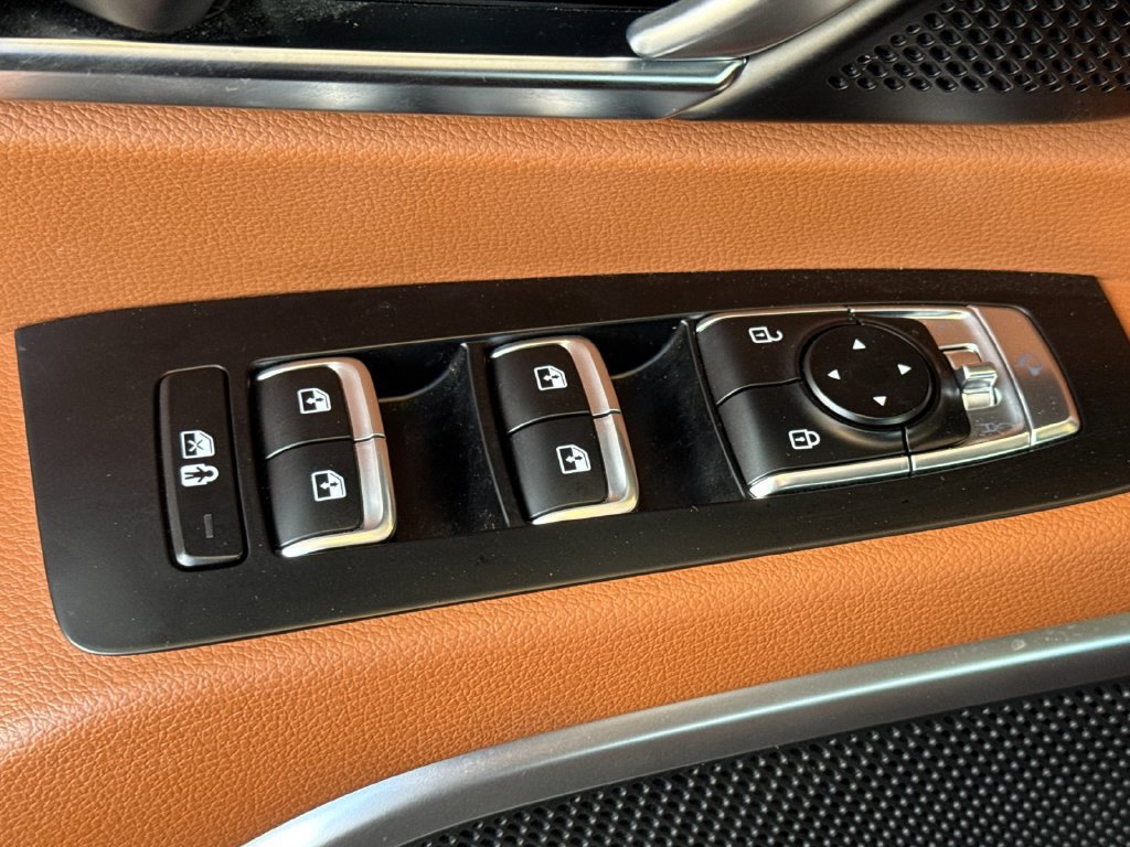 Used 2025 Kia Telluride AWD image 13