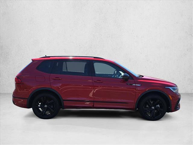 Used 2024 Volkswagen Tiguan SE R-Line AWD/4WD image 4