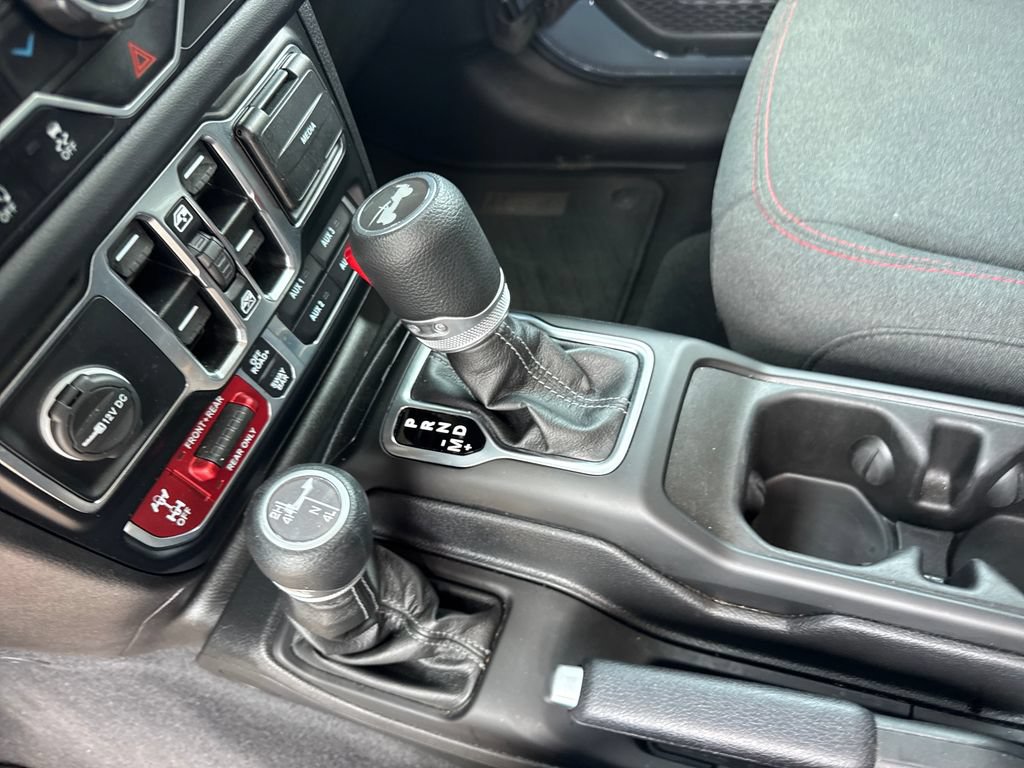 Used 2025 Jeep Wrangler Unlimited Rubicon AWD/4WD image 16