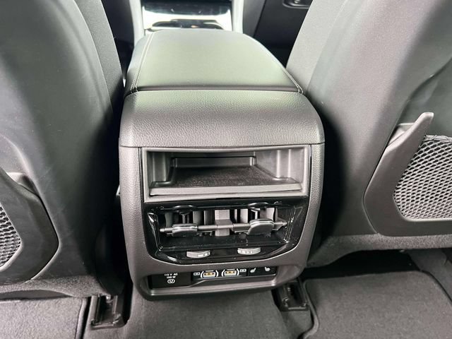 Used 2023 Jeep Grand Cherokee Limited AWD/4WD image 30