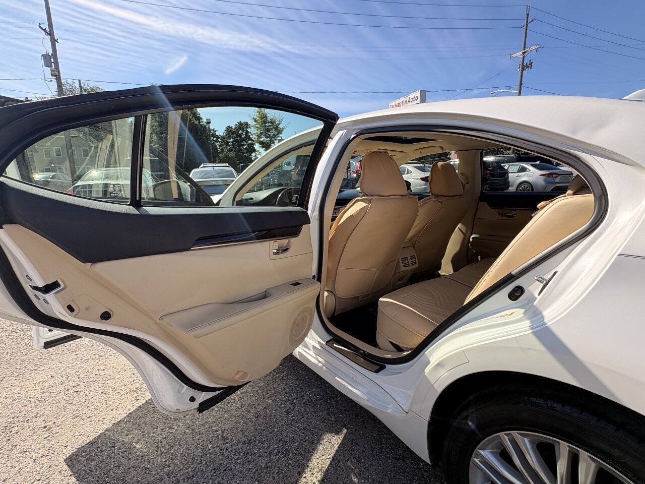 Used 2014 Lexus ES 350 w/ Luxury Package FWD image 16