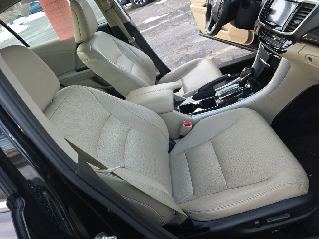 Used 2017 Honda Accord EX-L image 25