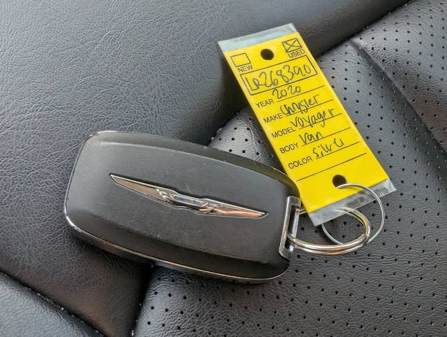 Used 2020 Chrysler Voyager Lxi FWD image 13