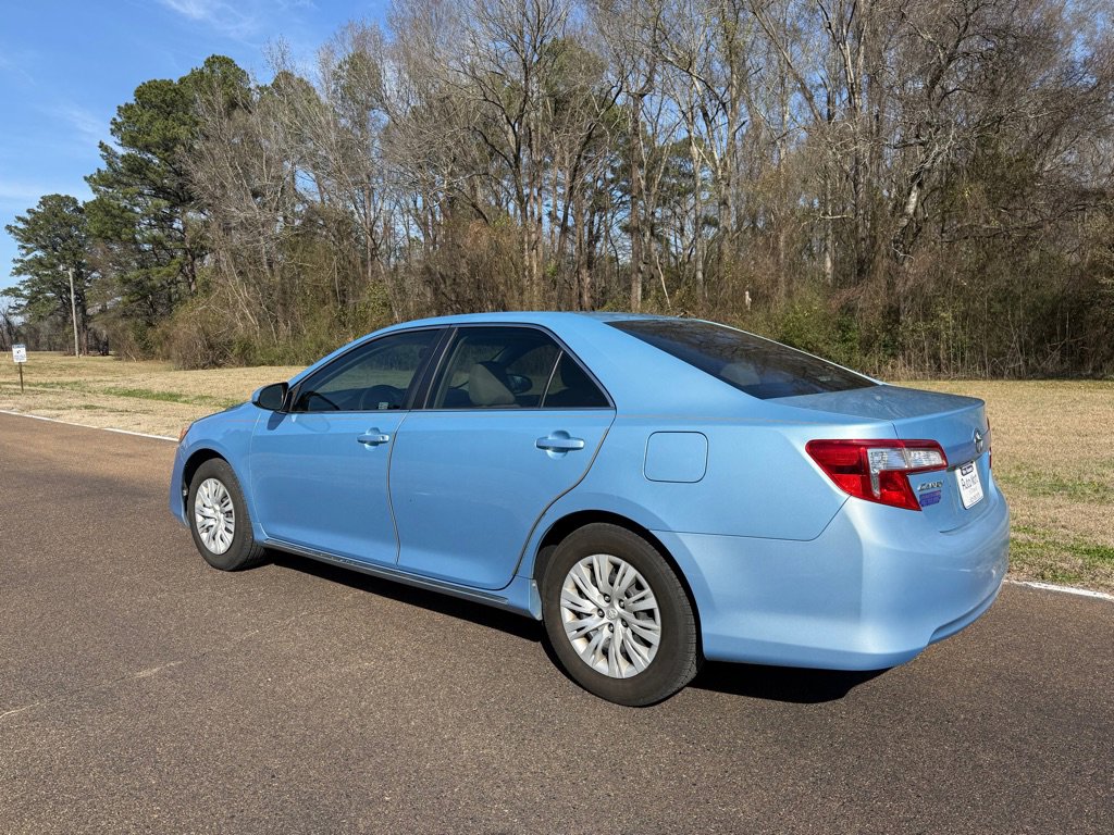 Used 2012 Toyota Camry image 2