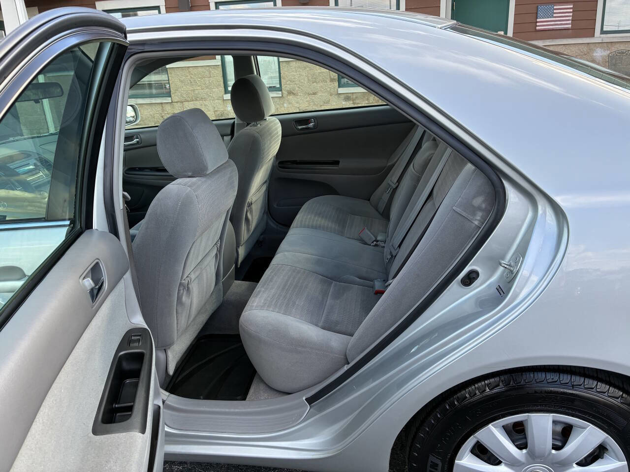 Used 2005 Toyota Camry LE FWD image 19