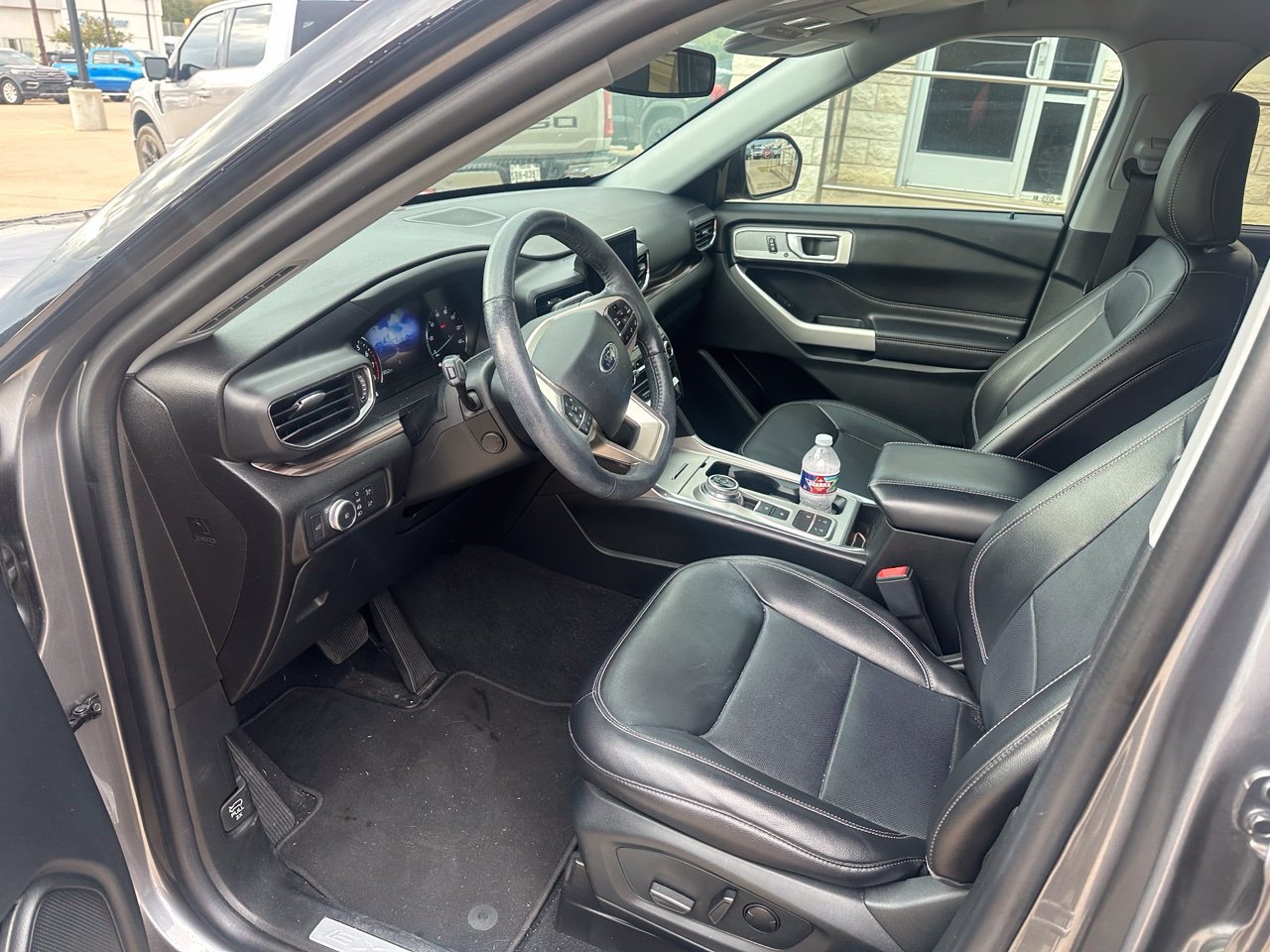 Used 2022 Ford Explorer Limited w/ Equipment Group 301A RWD image 9