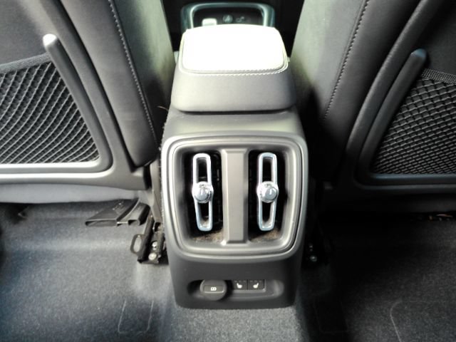 Used 2022 Volvo XC40 P8 Recharge Plus AWD/4WD image 27