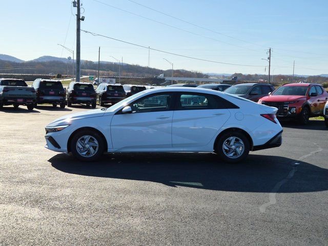 New 2026 Hyundai Elantra SE image 4
