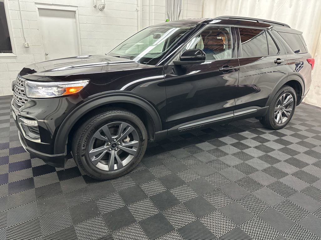 Used 2023 Ford Explorer XLT w/ Equipment Group 202A AWD/4WD image 5