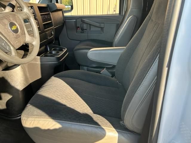 Used 2022 Chevrolet Express 2500 w/ Driver Convenience Package RWD image 7