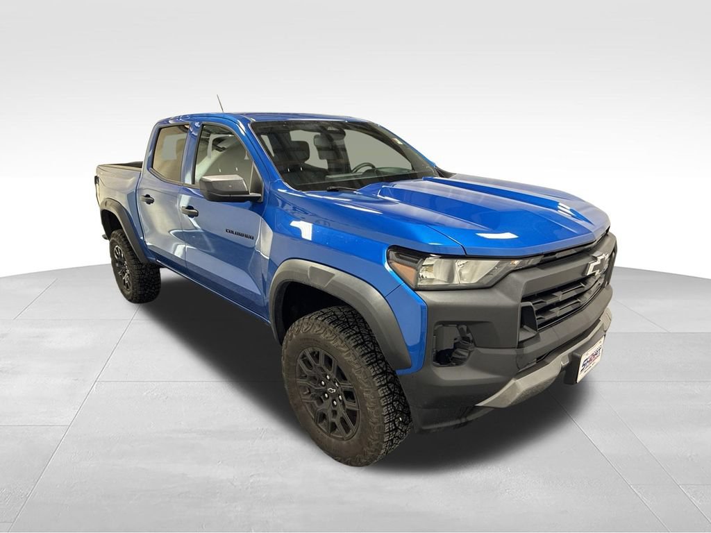Used 2024 Chevrolet Colorado Trail Boss w/ Advanced Trailering Package AWD/4WD image 3