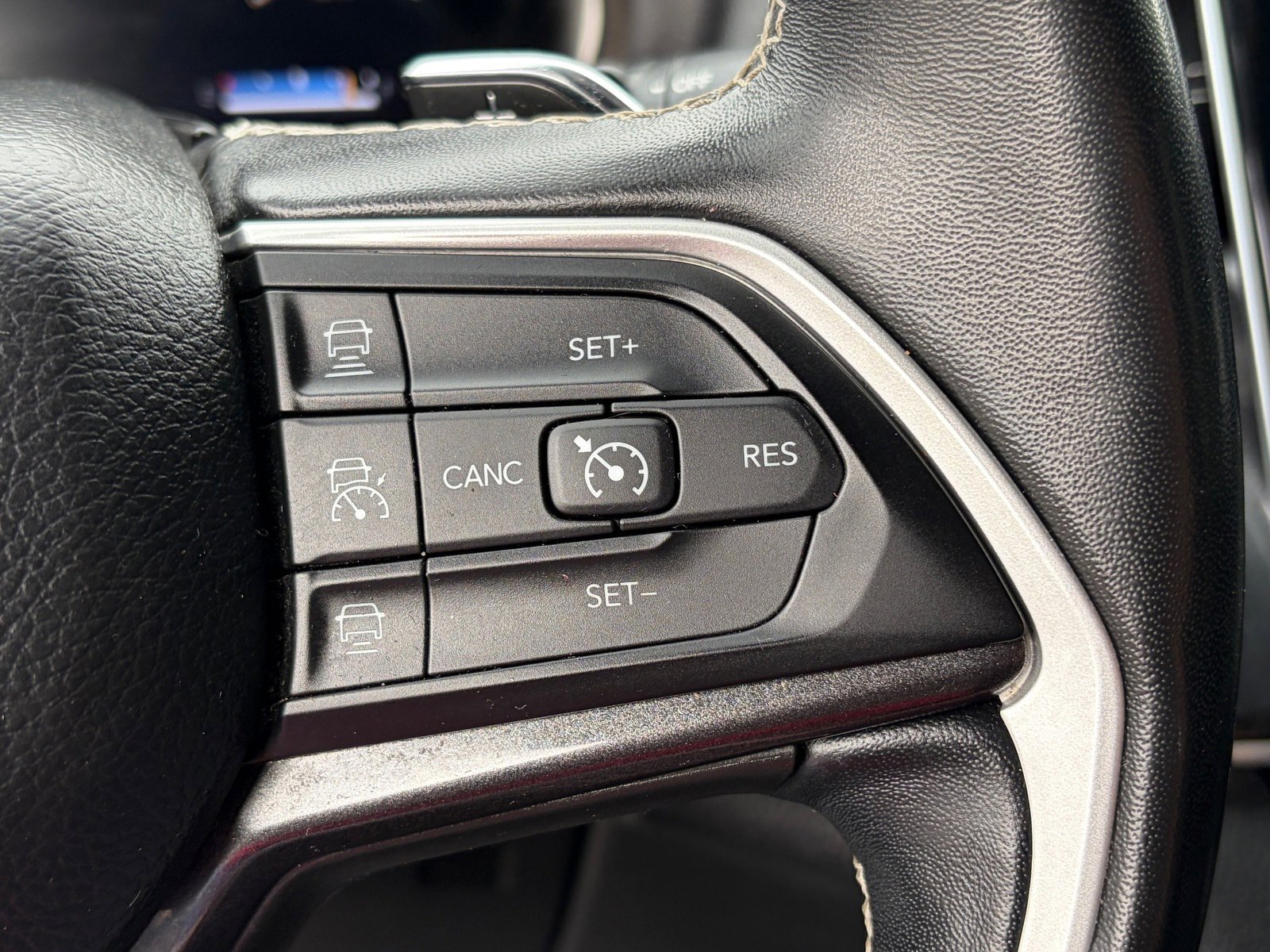 Used 2022 Jeep Grand Cherokee L Laredo AWD/4WD image 22