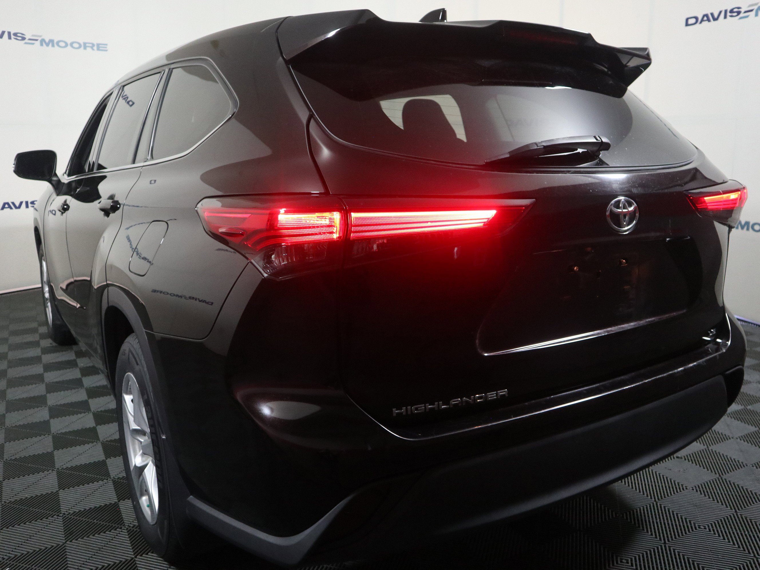 Used 2020 Toyota Highlander LE image 9