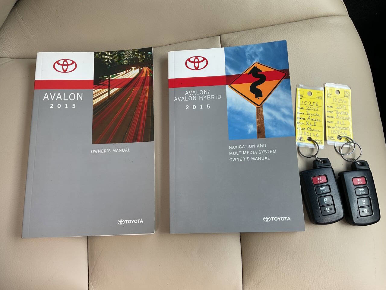 Used 2015 Toyota Avalon XLE FWD image 41