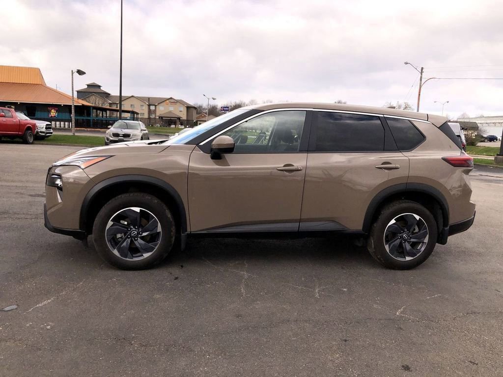 Used 2025 Nissan Rogue SV AWD/4WD image 11
