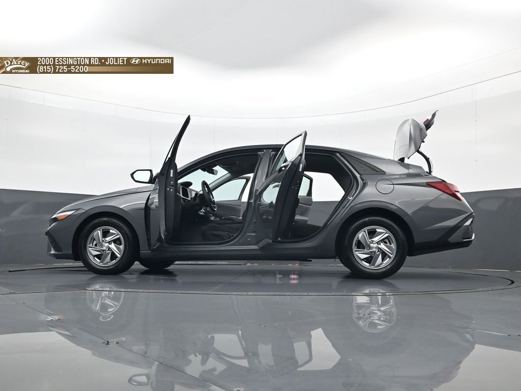 Certified 2024 Hyundai Elantra SE FWD image 34