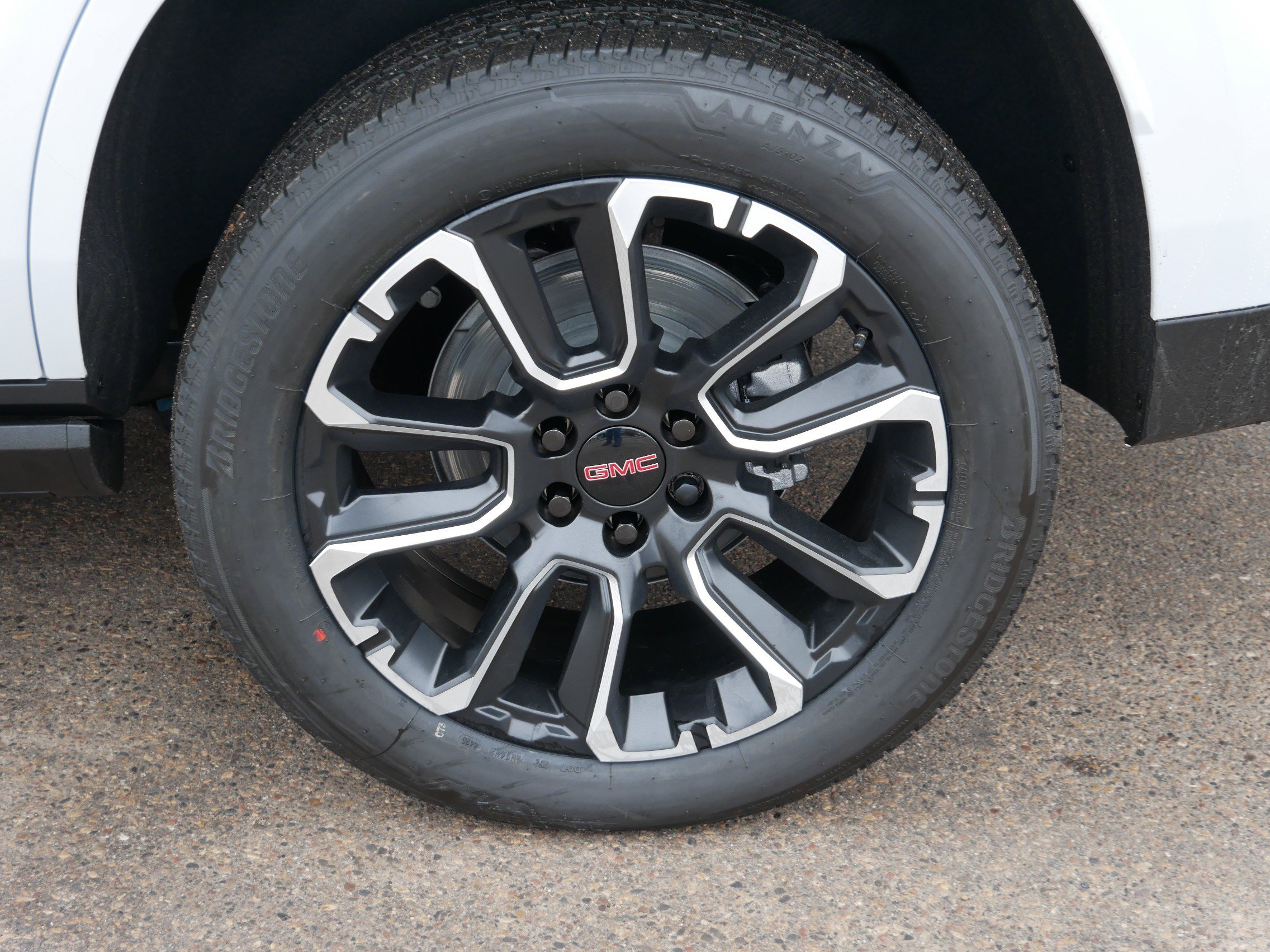 New 2026 GMC Yukon Denali w/ Denali Reserve Package AWD/4WD image 3