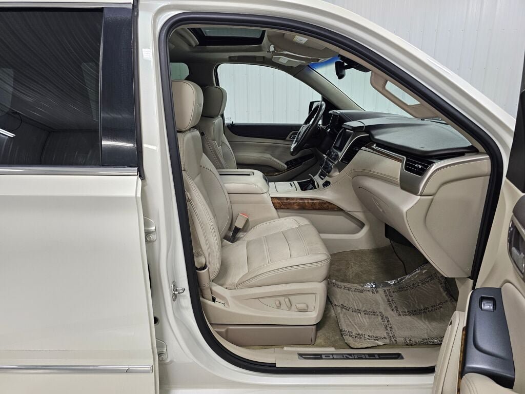 Used 2015 GMC Yukon XL Denali w/ Touring Package RWD image 23