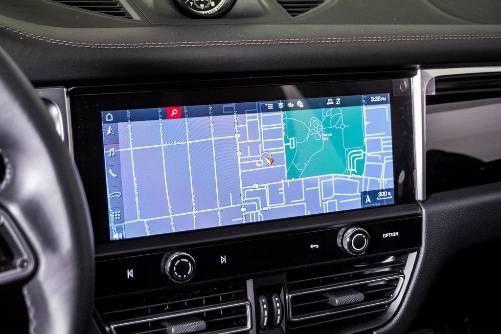 Certified 2025 Porsche Macan image 22