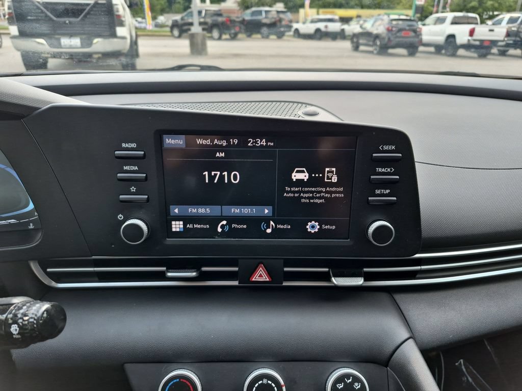 Used 2025 Hyundai Elantra SE FWD image 23