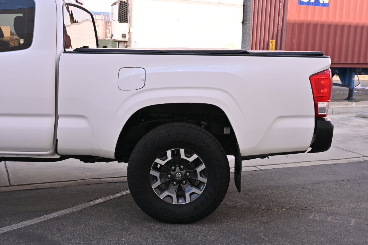 Used 2017 Toyota Tacoma SR AWD/4WD image 24