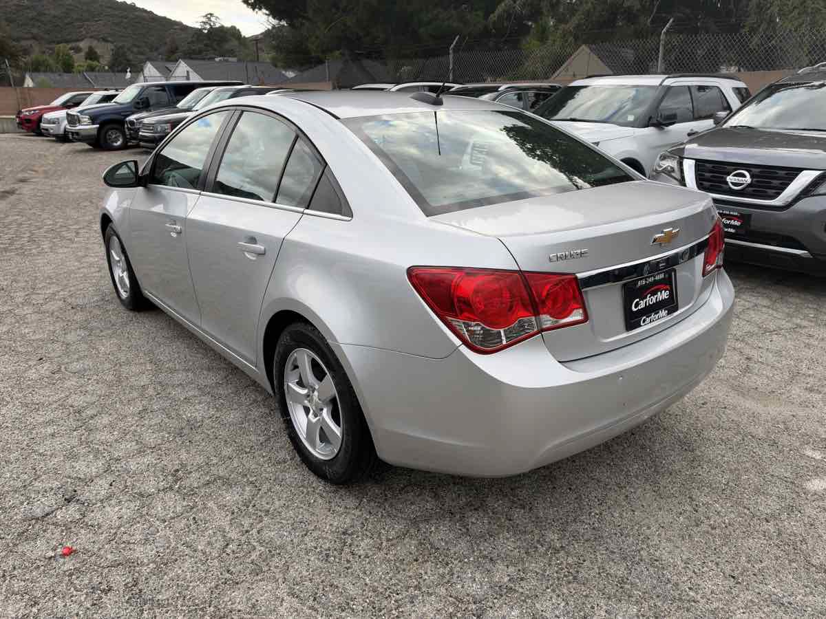 Used 2016 Chevrolet Cruze LT w/ Technology Package FWD image 4